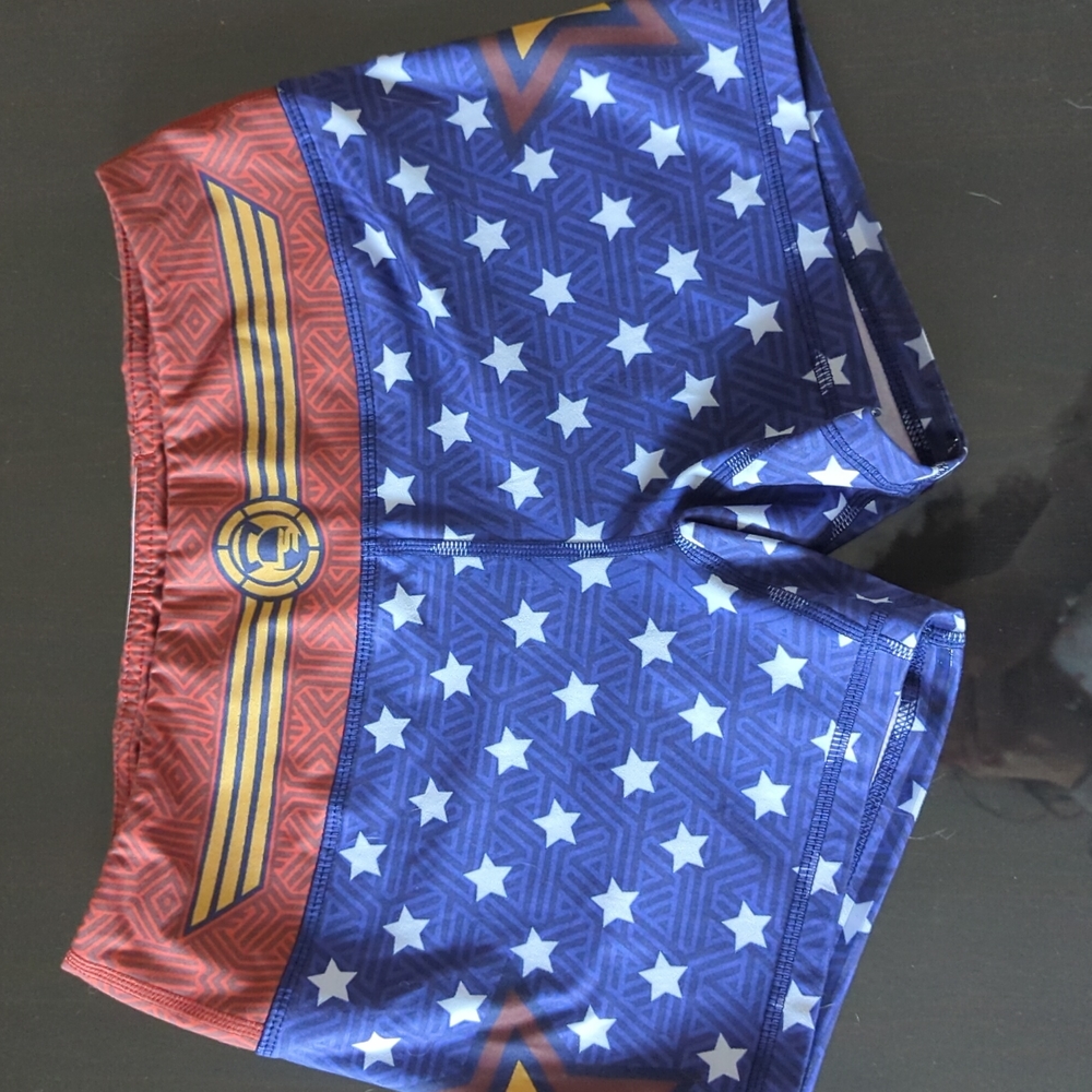 Livesore Wonder Woman shorts - size M
